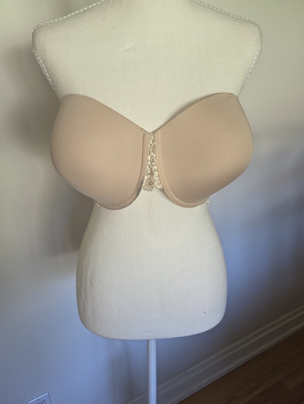 Wacoal Lace Hook-and-Eye Bandeau Bra - Nude Blush